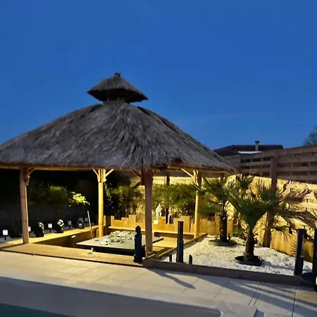 Magnifique Avec Piscine Et Jacuzzi ヴィラ *